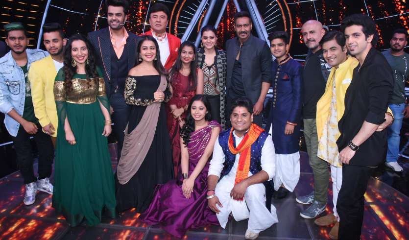 Kajol promotes Helicopter Eela on Indian Idol stage along with husband ...