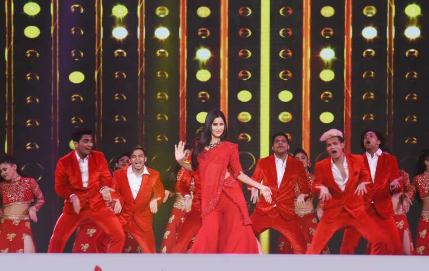 Umang 2019 Pictures: Alia Bhatt shake a leg with 'boyfriend' Ranbir ...