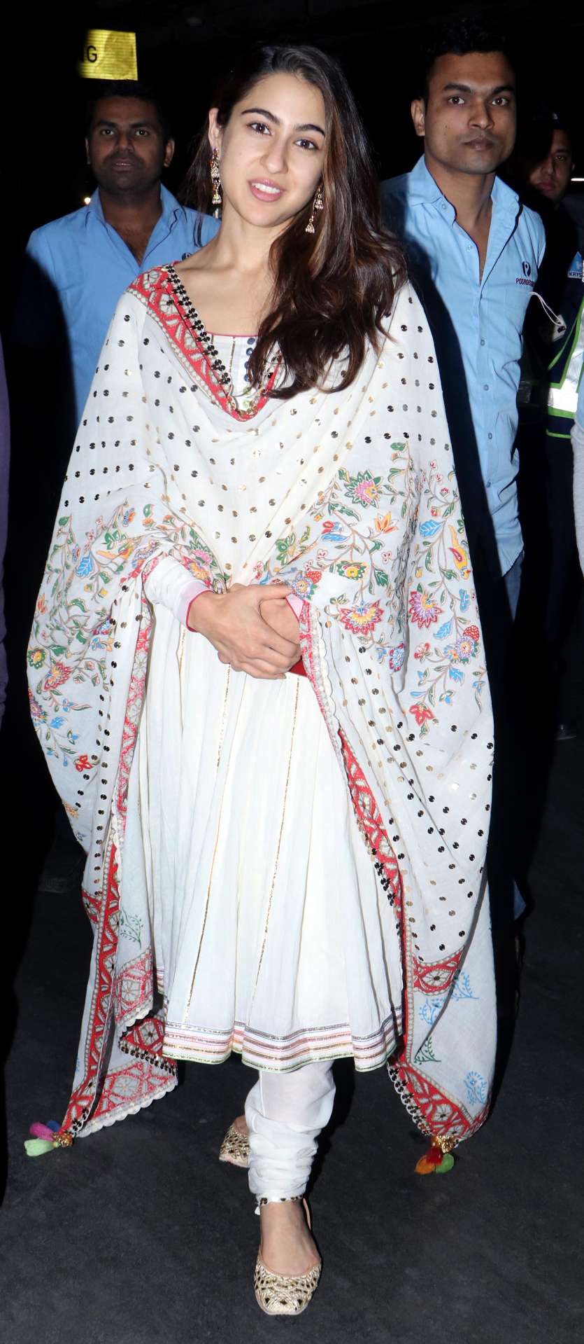 Sara Ali Khan is back at slaying in red and ivory salwar suit. Check ...