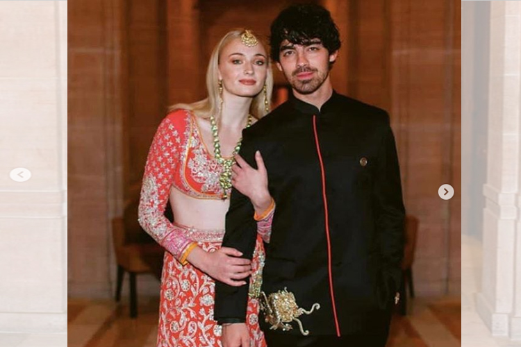 Sophie Turner wore so many stunning lehengas at Nick Jonas, Priyanka  Chopra's wedding. See pics