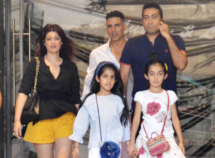 Akshay Kumar Family Album Gallery Akshay Kumar Family Album Gallery