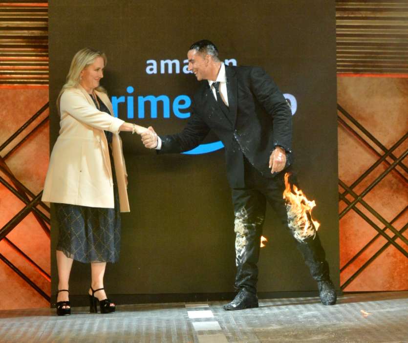 Akshay Kumar shakes hands with Jennifer Salke, Amazon Studios head and confirms the fiery new Amazon Prime Original series -THE END.