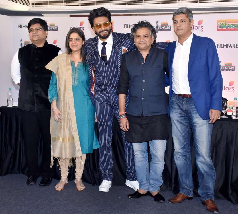 Latest Celeb Pics: Ranveer Singh attends awards' press meet, Varun
