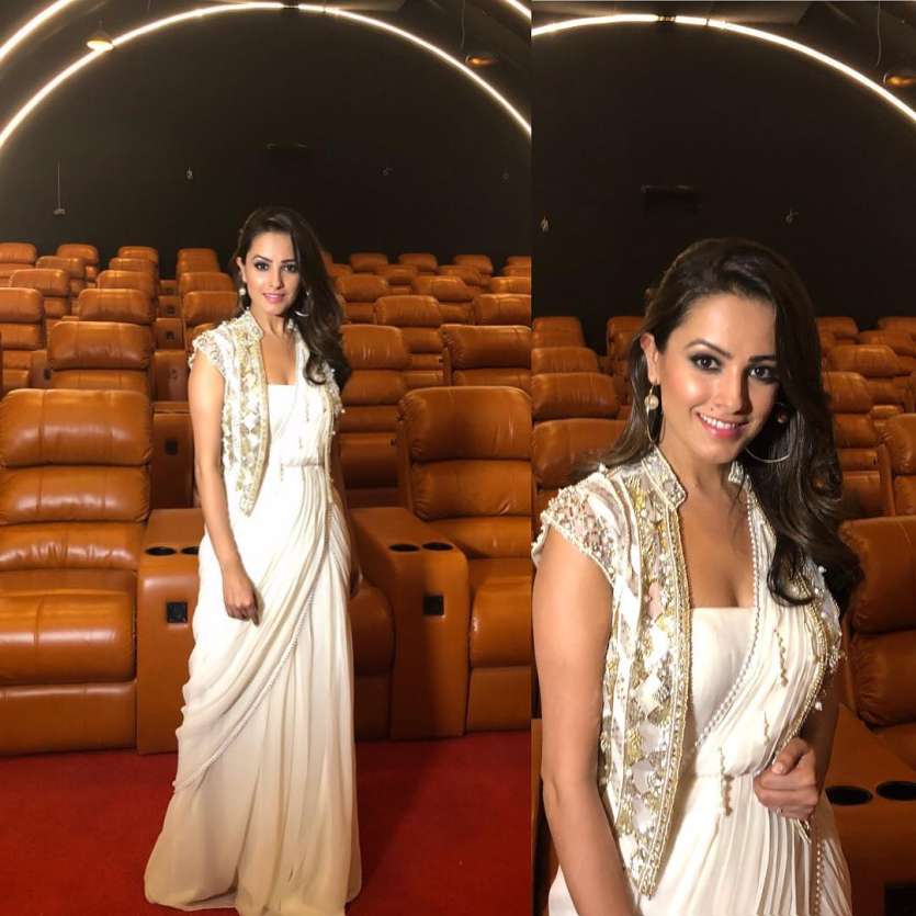 Anita Hassanandani Looks Ravishing In Saree See Latest Photos And Pictures