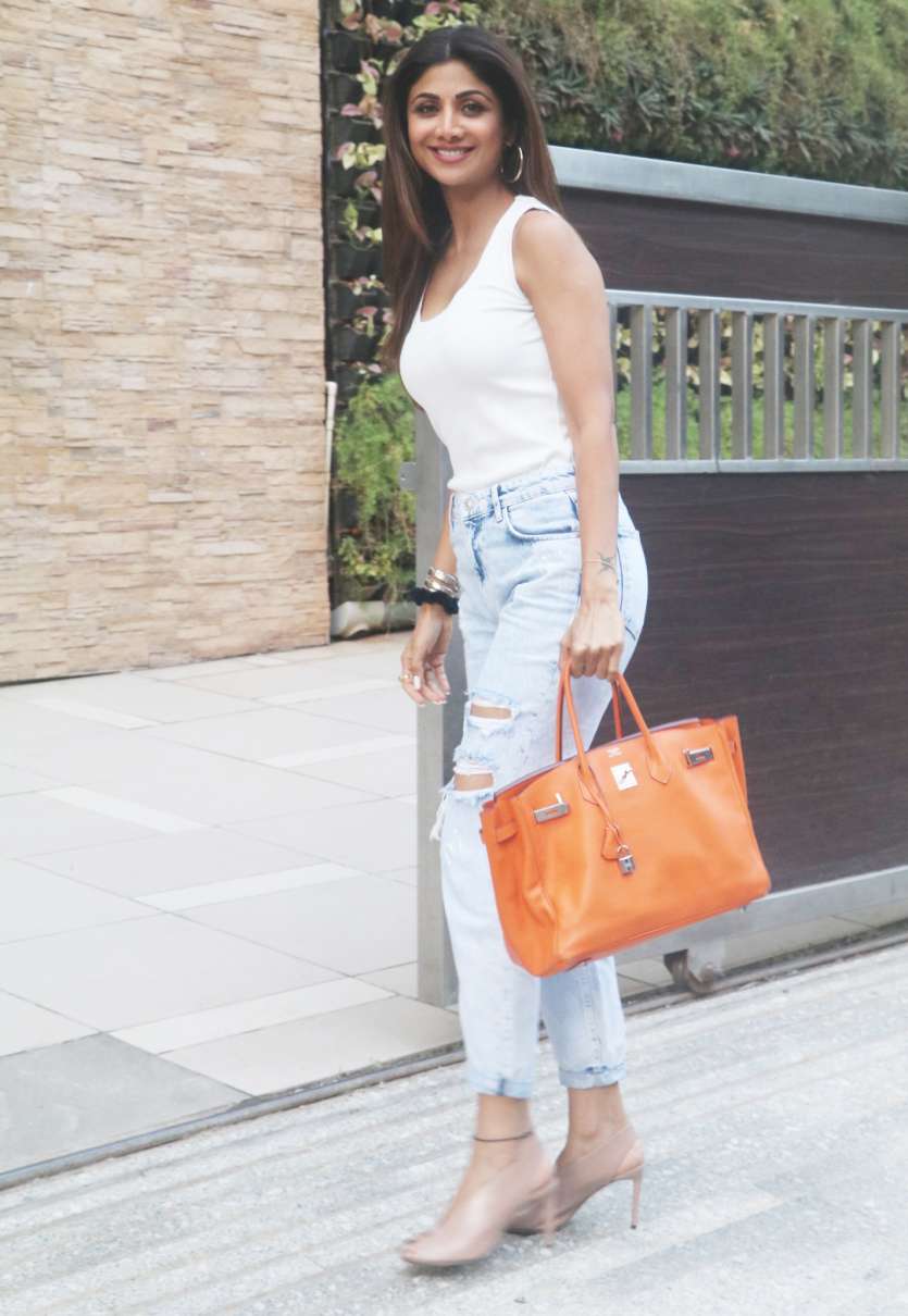 Super Dancer judge Shilpa Shetty steps out on casual day out with a Rs 21  lakh Hermes bag! Check out pictures