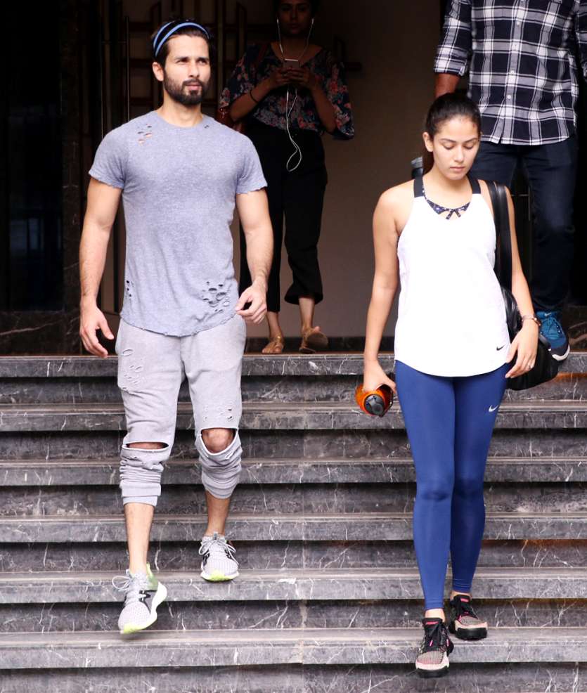 Photos: Sporting a cool bandana, Ranbir Kapoor looks dapper as he gets  papped in the city