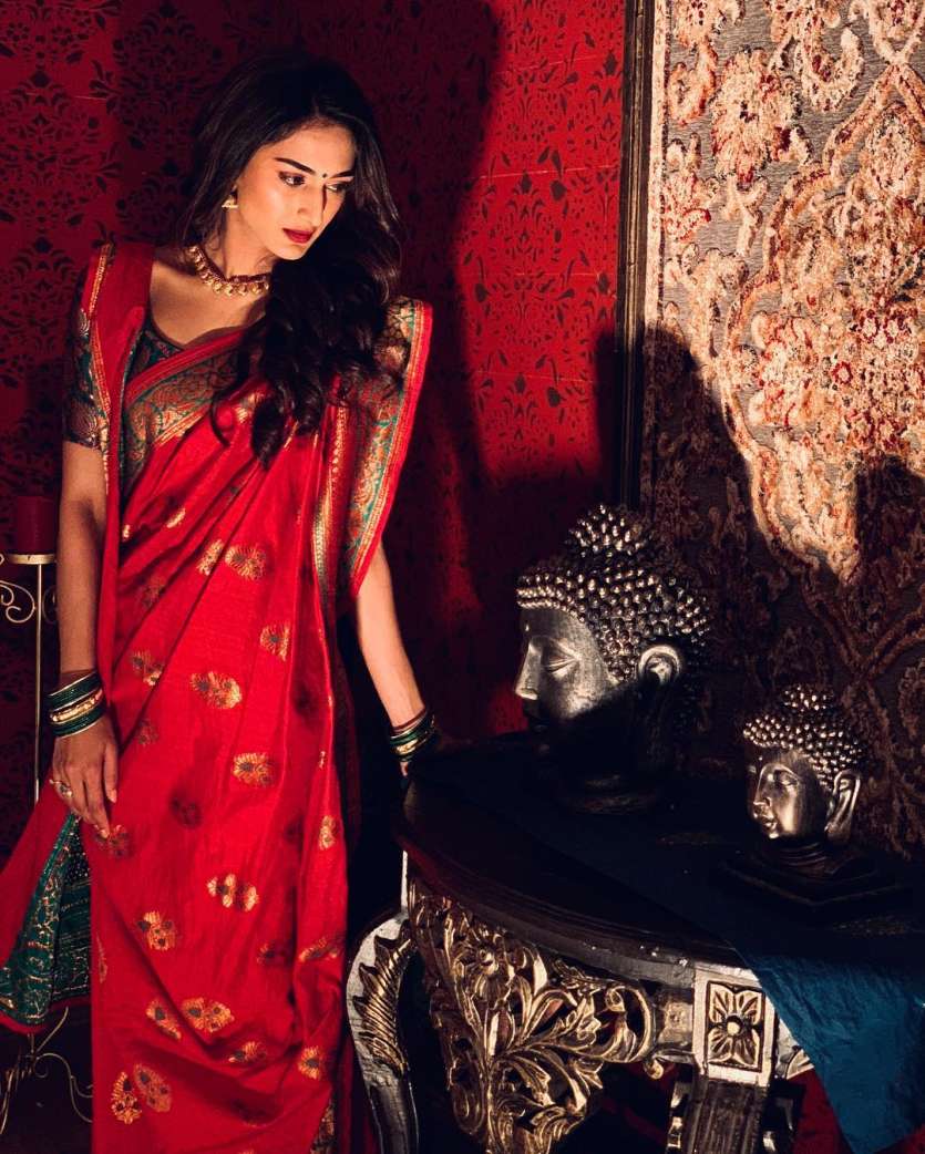 Erica Fernandes Shares Her ThrowBack Video From Brother's Engagement And  Woahoo!! We Are Amazed With … | Stylish sarees, Designer dresses indian,  Party wear dresses