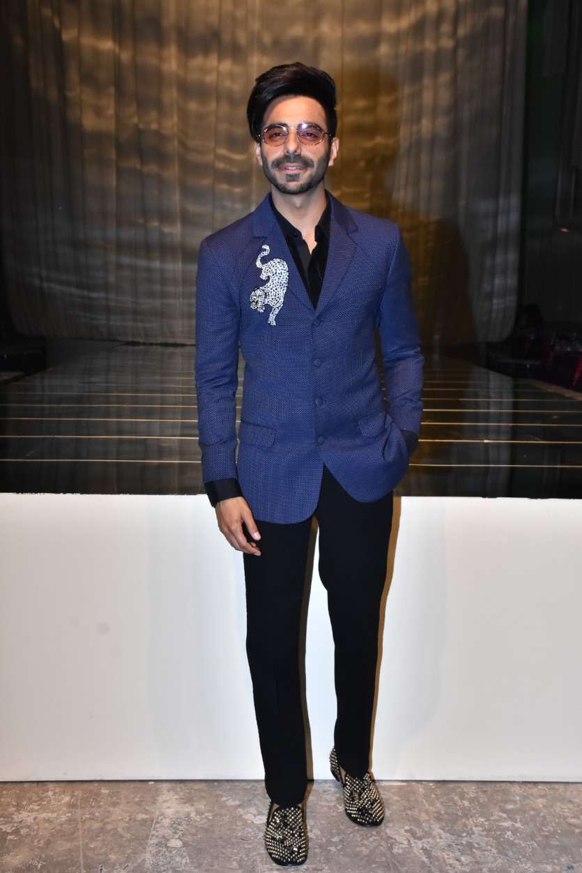 Manish Malhotra opens Lakme Fashion 