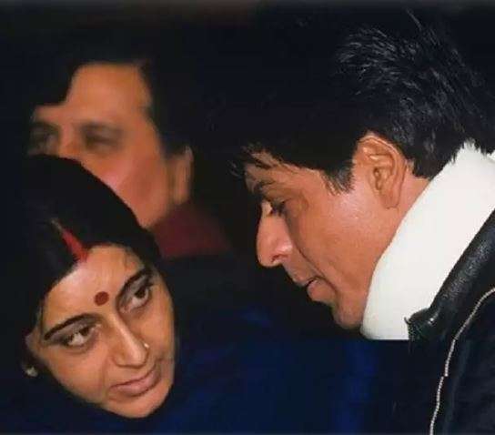 Sushma Swaraj's photos with Bollywood stars Shah Rukh Khan, Amitabh ...