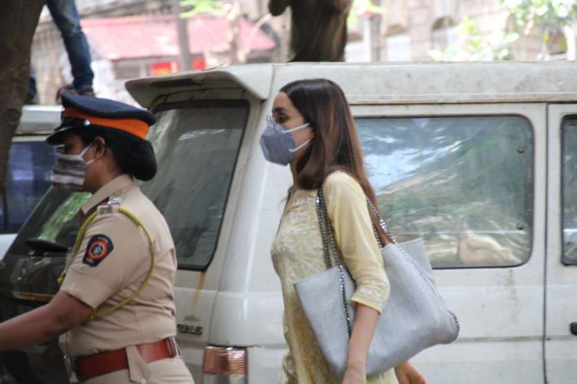 Shraddha Kapoor reaches NCB office, questioning regarding drug case ...