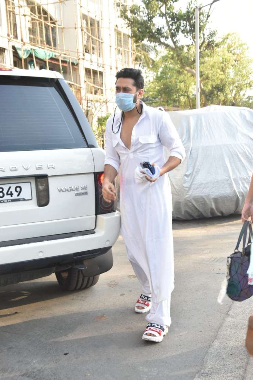 Zaid Darbar, Awez Darbar arrive for Gauahar Khan's father's funeral | PICS