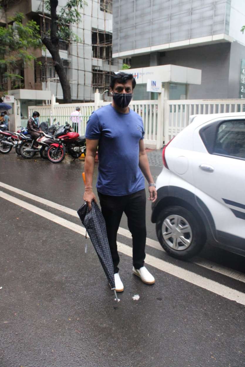 IN PICS Madhur Bhandarkar visits Dilip sahab at Hospital, Kangana