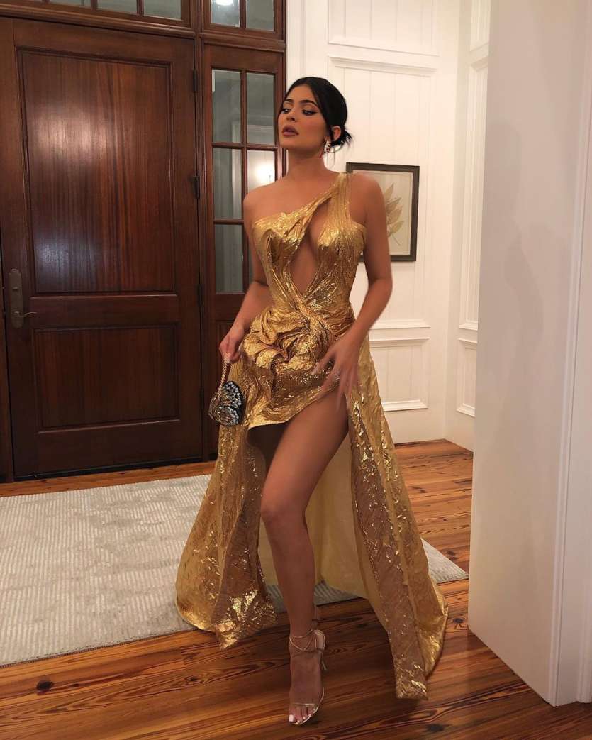 Who wore the Gold tin foil gown better- Urvashi Rautela or Kylie Jenner?