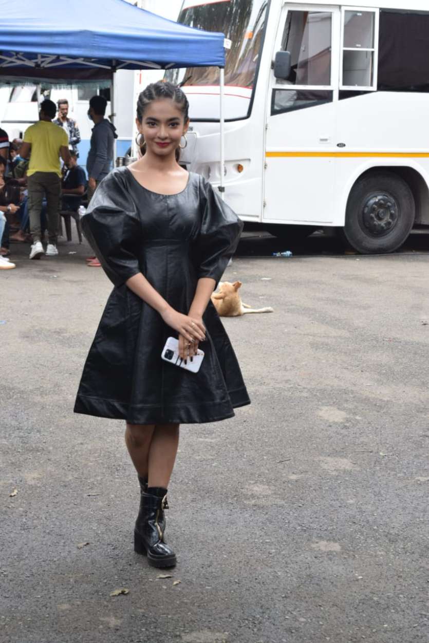 Khatron Ke Khiladi 11: Shweta Tiwari pairs beige corset top with high  waisted pants and blazer 11 : Bollywood News - Bollywood Hungama