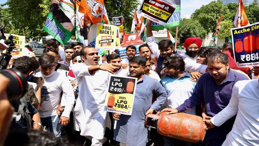 Indian Youth Congress Stages Protest In Front Of Petroleum Ministry ...