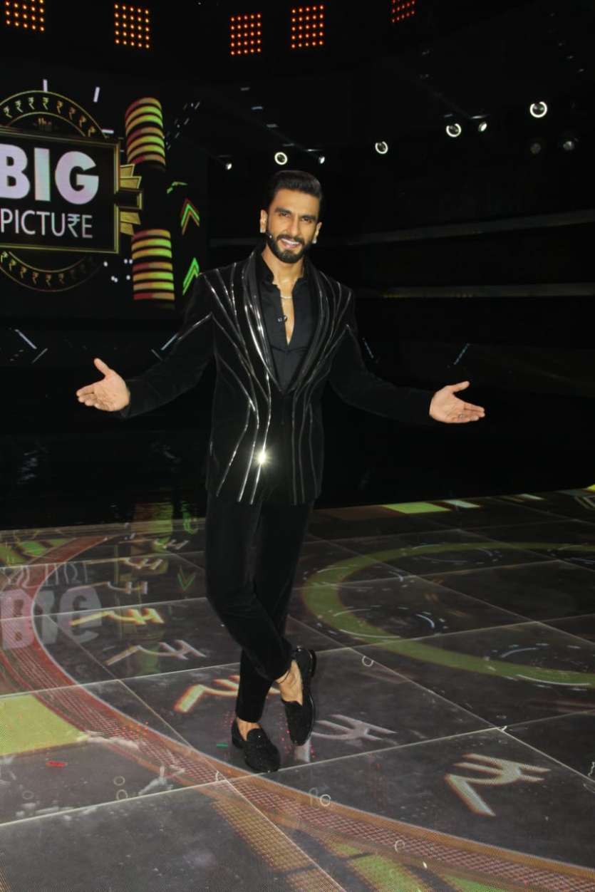 Too Glam to Handle! Ranveer Singh, Sara Ali Khan, Janhvi Kapoor dazzle in  shimmery outfits (PICS)