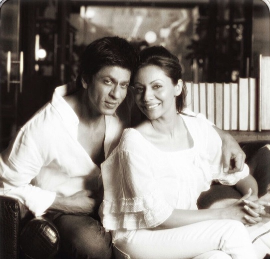 30 Years Of Shah Rukh Khan Gauri Wedding Anniversary Relive Their Love ...