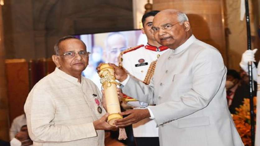 Gulam Nabi, Bipin Rawat others receive the prestigious Padma Award | IN ...