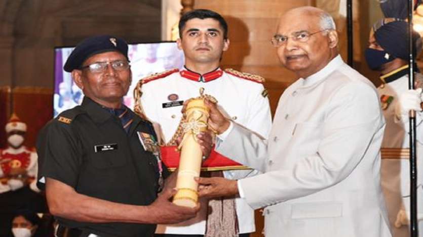 Gulam Nabi, Bipin Rawat others receive the prestigious Padma Award | IN ...