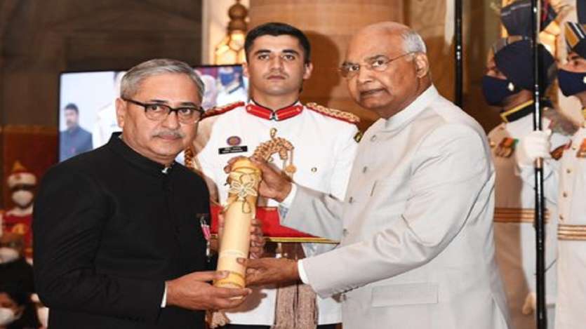 Gulam Nabi, Bipin Rawat others receive the prestigious Padma Award | IN ...