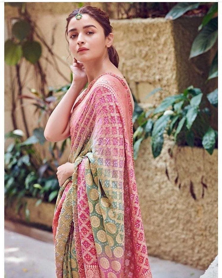 AKHILAM Women's Geometric Celebrity Cotton Blend Rocky Aur Rani Ki Prem  Kahani Alia Bhatt Saree with unstitched Blouse Piece (Cream_ ALIA1008) :  Amazon.in: Fashion