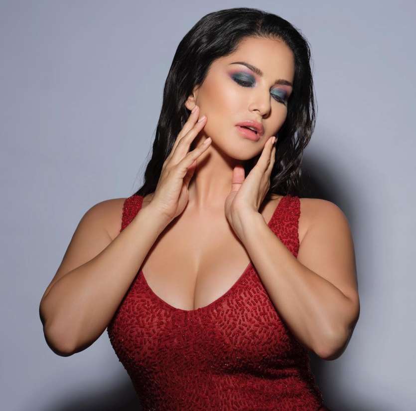 835px x 824px - Sunny Leone is a born stunner! Check out her 7 best pics that raise  temperature on her birthday