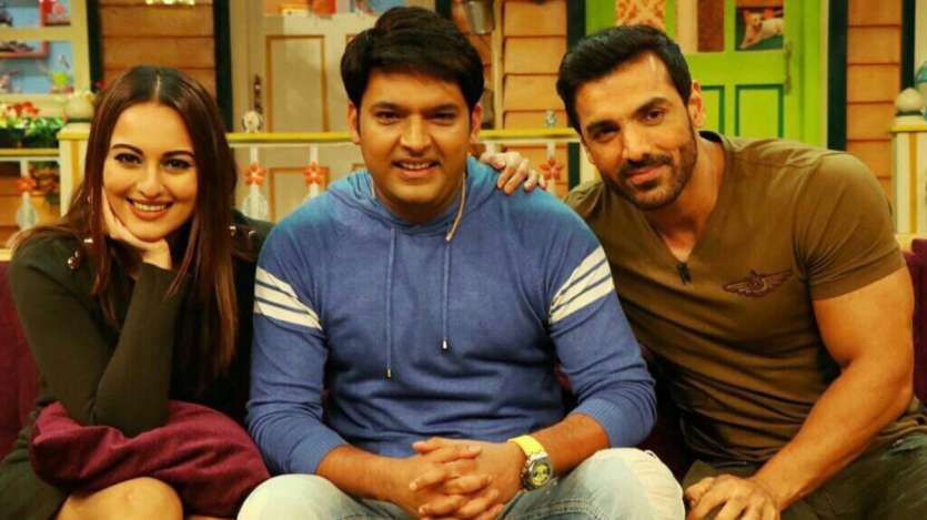 Kapil Sharma is seen wearing a simple sweatshirt in this image from October 2016. Visibly, he has gained weight as is evident from his face. Styling is plain and does not leave a mark