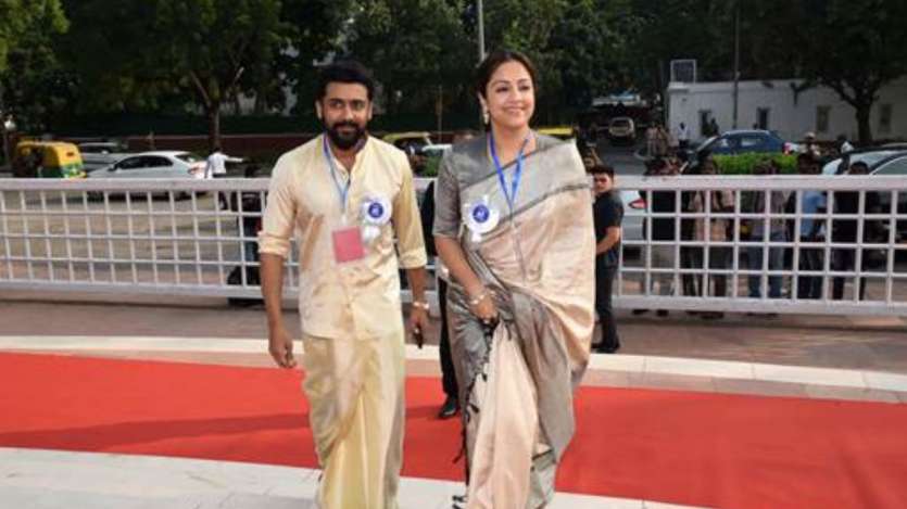 Suami dan istri Suriya dan Jyothika tiba di upacara penyerahan Penghargaan Film Nasional di New Delhi pada hari Jumat Suami dan istri Suriya dan Jyothika tiba di upacara penyerahan Penghargaan Film Nasional di New Delhi pada hari Jumat