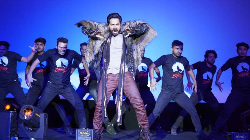 Varun Dhawan as 'ichhadhaari bhediya' looks feral; check out exciting moments from Bhediya trailer