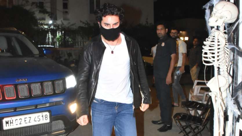 Ananay Panday, Aryan Khan, Janhvi Kapoor dress up for Halloween party ...