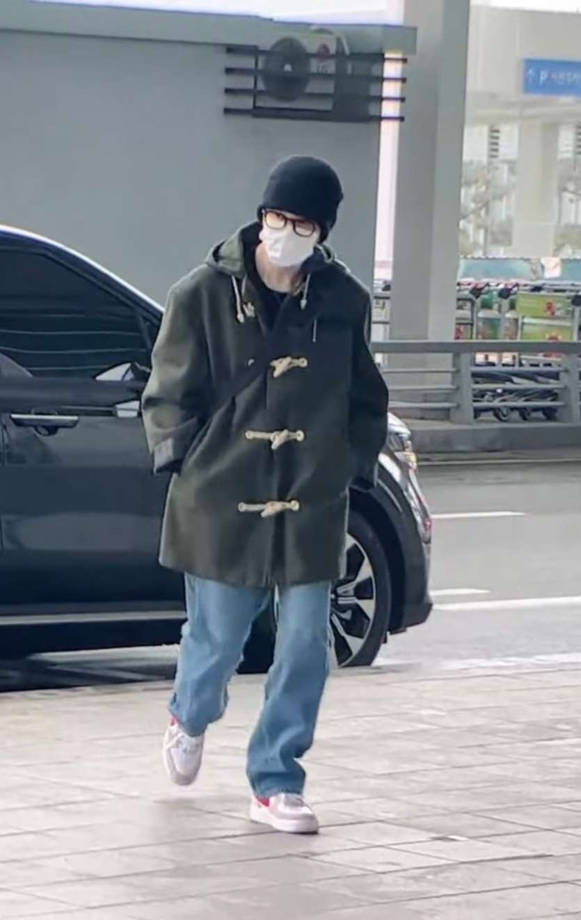 BTS' Jimin struts down the airport in style; Did you know the Rs 1.64 lakh  jacket isn't the costliest part of his attire?, Korean News