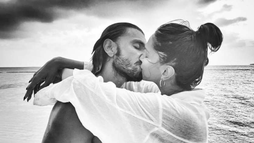 Times When Deepika Padukone Ranveer Singh Sealed The Deal With A Kiss See Romantic Pics Of Deepveer 