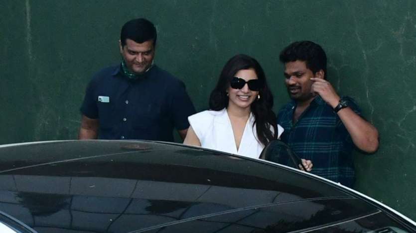 Samantha Ruth Prabhu arrives in Mumbai amid reports of her being replaced  in Citadel, fans say 'you go girl