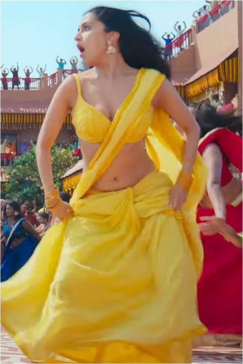 Shraddha Kapoor Takes Hotness To A Whole New Level In Tu Jhoothi Main Makkaar Trailer