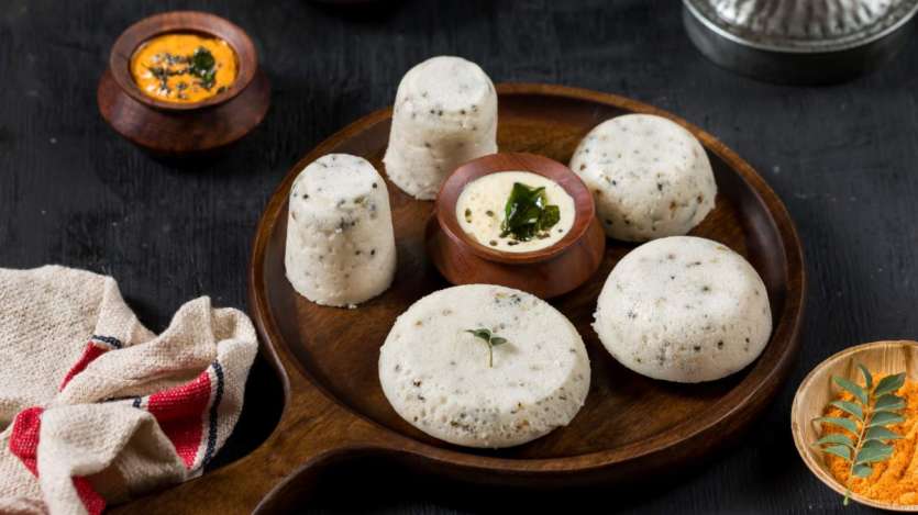 Kanchipuram Idli: Incorporating fresh coconut, ginger, coriander, cashew nuts, and cumin seeds into traditional idli batter, steam to perfection. Serve with ghee for an aromatic and authentic South Indian breakfast experience.