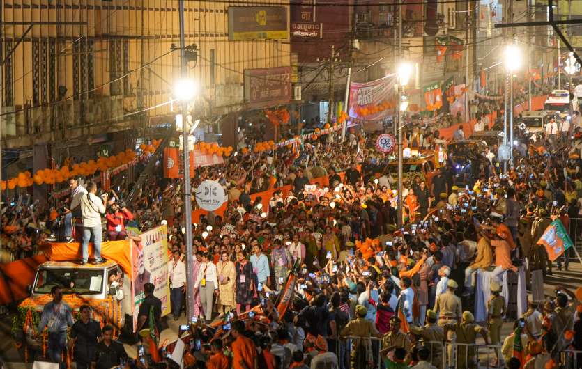 PM Modi, CM Yogi Adityanath conduct massive roadshow in Kanpur ahead of ...