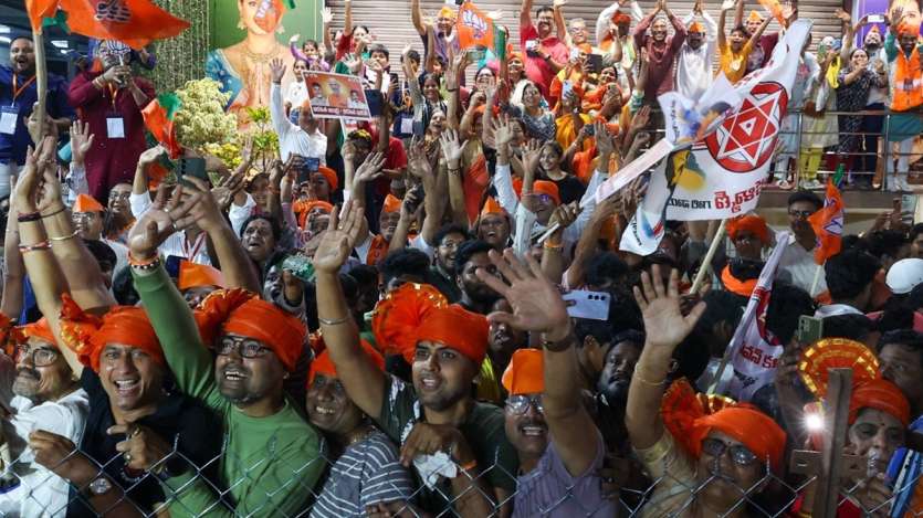 PM Modi, Pawan Kalyan and Chandrababu Naidu's Vijayawada roadshow draws an enthusiastic crowd who appear there wearing colourful turbans.