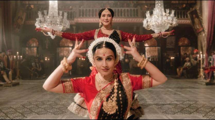 The much-awaited song of 'Bhool Bhulaiyaa 3' has now been released. People are liking the new recreation of 'Ami Je Tomar' a lot. This song was heard for the first time in 'Bhool Bhulaiyaa' which was released in 2007. Now the third version of this song has been released. Madhuri Dixit is seen with Vidya Balan in this song. Both are going to be seen in the role of Manjulika in the film. Their face-off in this film will entertain people.