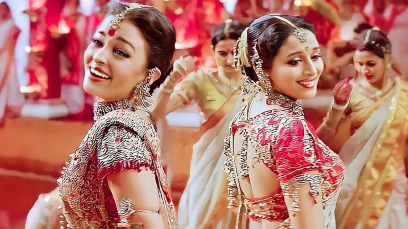 'Dola Re Dola' is a landmark moment in Bollywood dance as Aishwarya Rai and Madhuri Dixit impress everyone with their talent. The song is a perfect blend of traditional and modern dance styles that allows both actresses to shine in different ways. Their unison moves and sizzling performance celebrates their amazing journey.