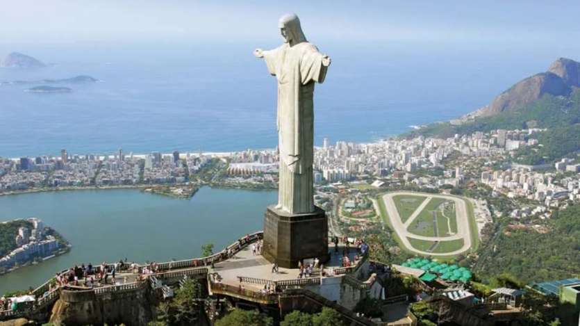 Christ the Redeemer (Rio de Janeiro): One of the Seven Wonders of the World, this iconic statue overlooks Rio from the peak of Corcovado Mountain. Its massive size and breathtaking panoramic views of the city make it an unforgettable sight.