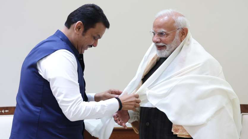 Devendra Fadnavis visits Delhi, meets President, PM Modi: What did he gift to Delhi leaders? In Pics