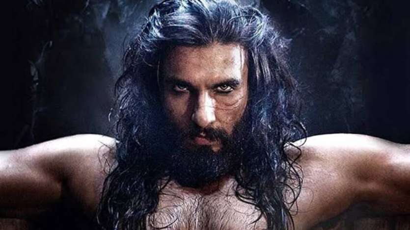 Alauddin Khilji from Padmaavat: Ranveer showcased his multifaceted skill in this movie. He demonstrated his acting prowess by masterfully inhabiting a difficult and brutal role. For this threatening, harsh anti-hero role, the superstar not only received a great deal of praise, but he also demonstrated why he is among our greatest performers!