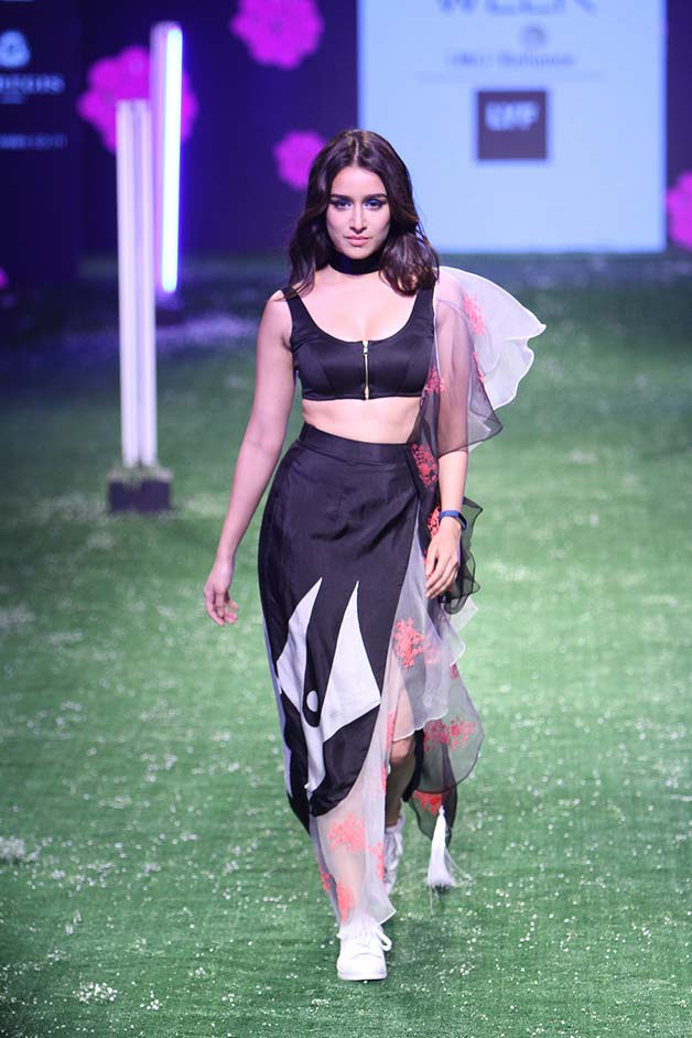 B-town celebs who dazzled the ramp at Lakme Fashion Week 2016