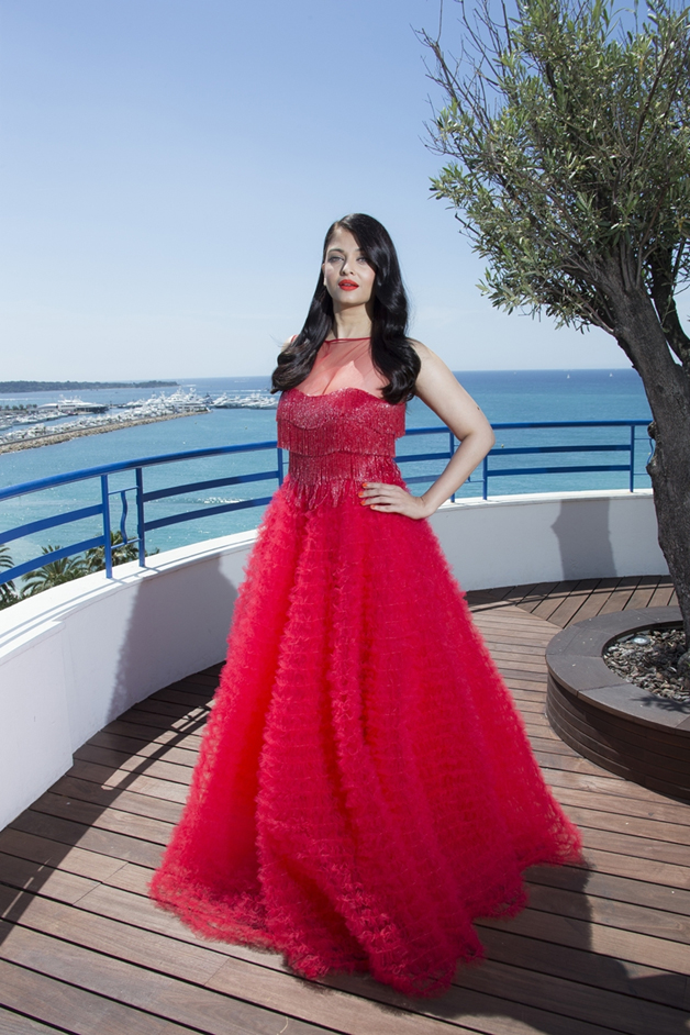 princess polly baby blue dress Aishwarya Rai was a simple girl, wasn't comfortable wearing backless dresses',  recalls stylist: 'Her mom said it was too revealing' Read here   https://indianexpress.com/article/entertainment/bollywood/aishwarya-rai-bachchan-wasnt-comfortable-wearing
