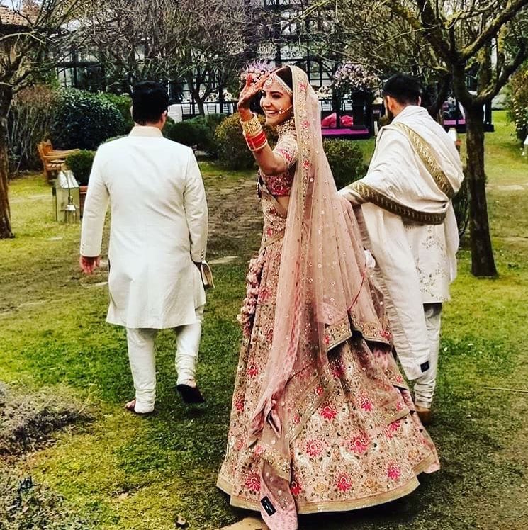 anushka sharma engagement dress Anushka Sharma's engagement Sabyasachi sari is perfect for your wedding