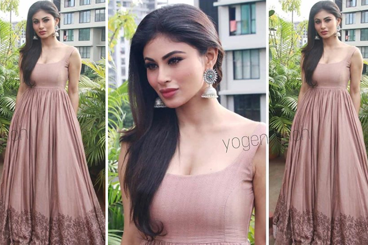 Mouni Roy accompanies Akshay Kumar for Gold promotions - India TV News