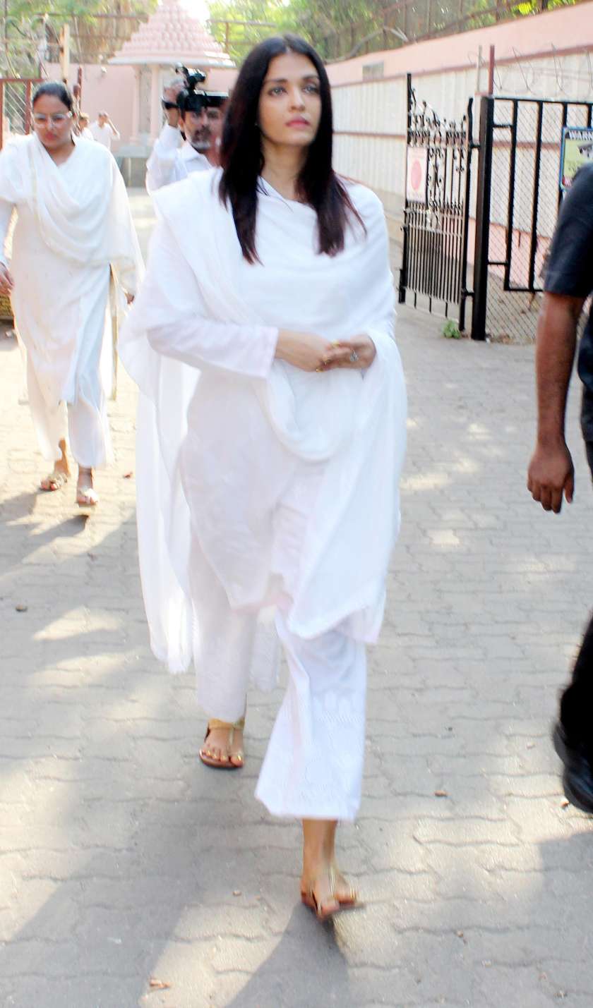Amitabh Bachchan, Aishwarya Rai Bachchan pay last respects to Sheetal ...
