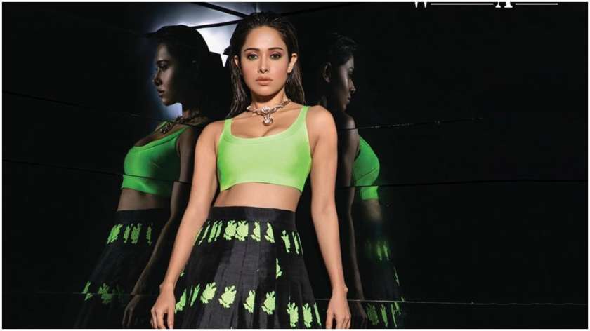 green emerald velvet dress Sexy Nushrat Bharucha in Green Dress -रेड कार्पेट पर दिखा नुसरत भरूचा का  जबरदस्त बोल्ड अंदाज