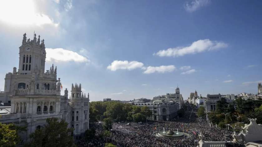 Spain's capital city, Madrid, has world-class infrastructure, along with the subway system, the metro, and Madrid’s international airport. 