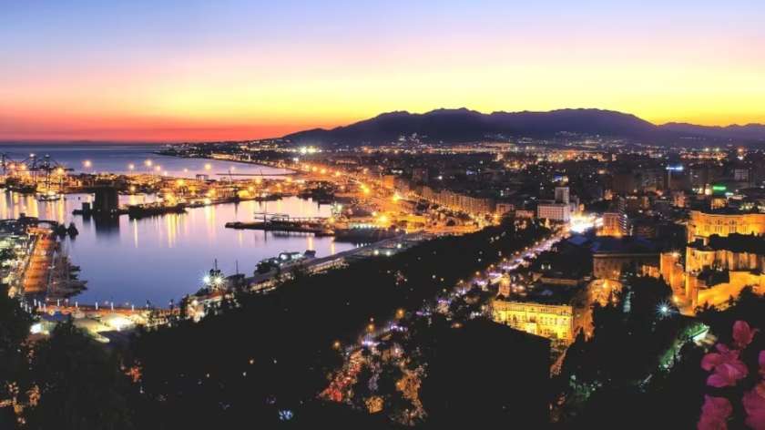 Malaga has a mild climate which gives it international recognition. It has got beaches, attracting tourists from different parts of the world.